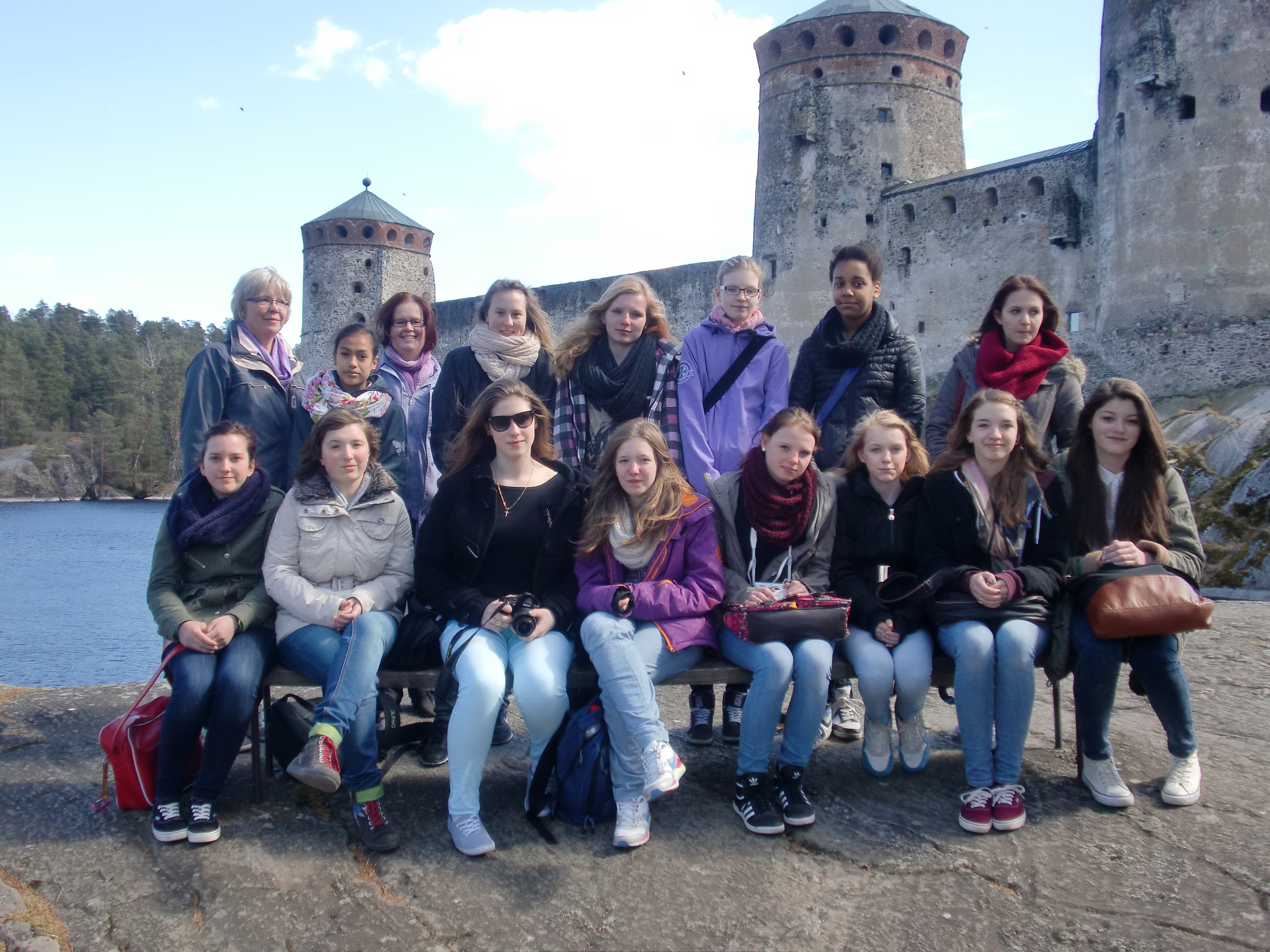 14 SuS vor der Burg Olavinlinna