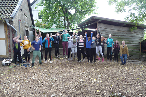 12 Die Klasse 9d schwebend zum Abschluss des Tages