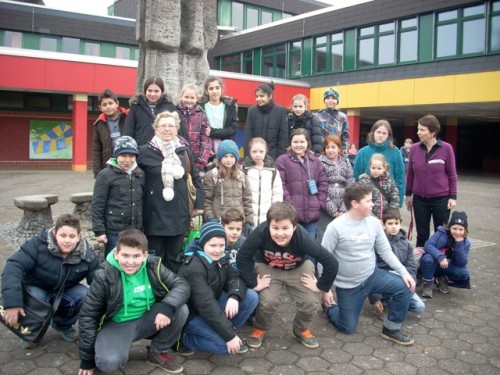 Frau Hahn von der Grundschule Jerxen-Orbke zu Besuch mit einem Teil ihrer 4. Klasse