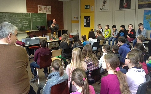 Philipp Kaiser unterrichtet gerade die Klassen 5d und 5e