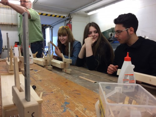 Herr Jendreck erklärt die nächsten Arbeitsschritte